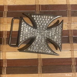 Metal and crystal belt buckle